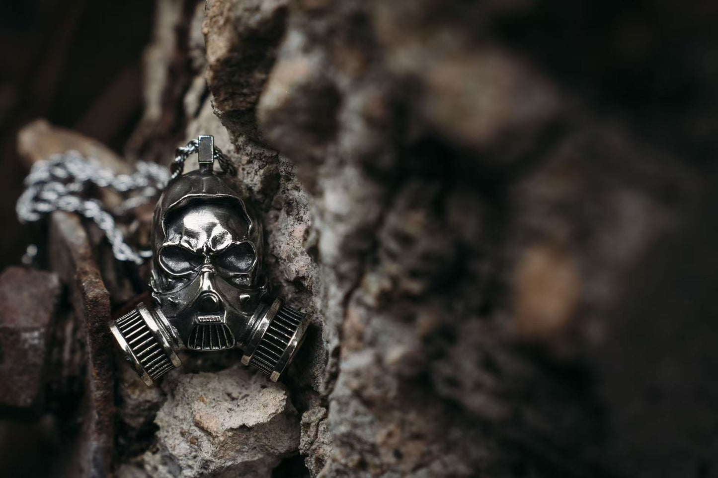 BIO-SKULL PENDANT NECKLACE